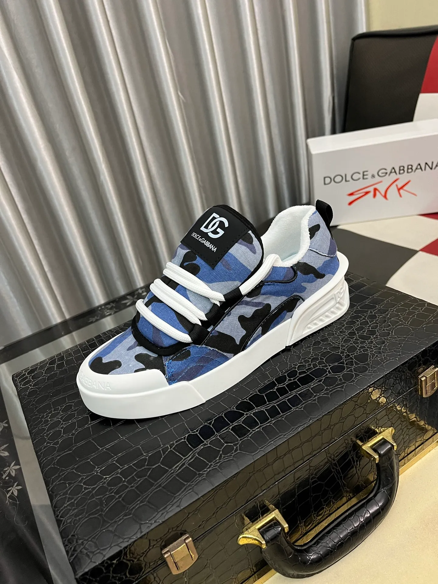 Men's Men's Shoes Men's Shoes 💰480⌚️⌚️DG-Dolce & Gabbana) The latest popular 🔥🔥casual shoes, the tongue has the brand's iconic details, and the combination of silk cowhide and cow suede enhances the style. Fashionable and versatile, it can complement any look. Create an exquisite design with unique dynamic vitality and modern atmosphere, showing modern elegance. Size: 35-45